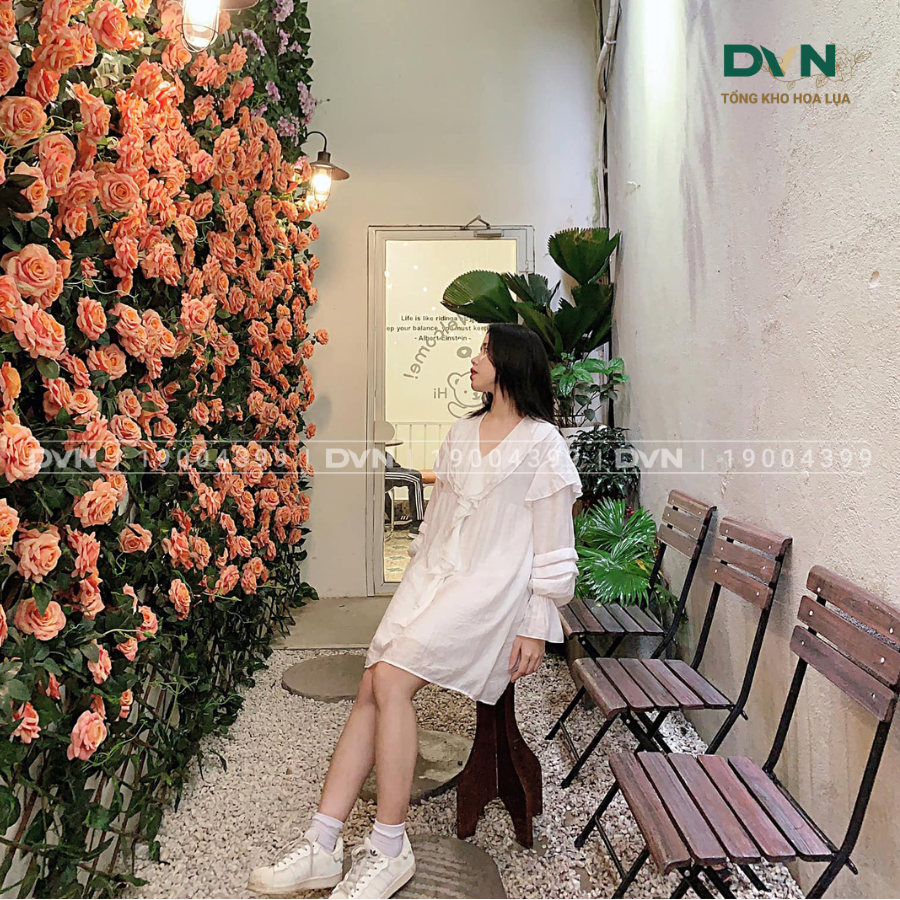 Gợi ý các ý tưởng trang trí quán cafe từ hoa nhân tạo độc đáo