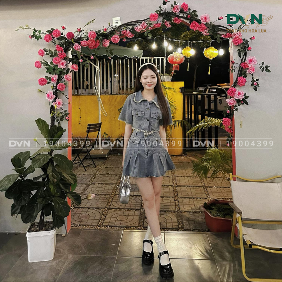 Gợi ý các ý tưởng trang trí quán cafe từ hoa nhân tạo độc đáo