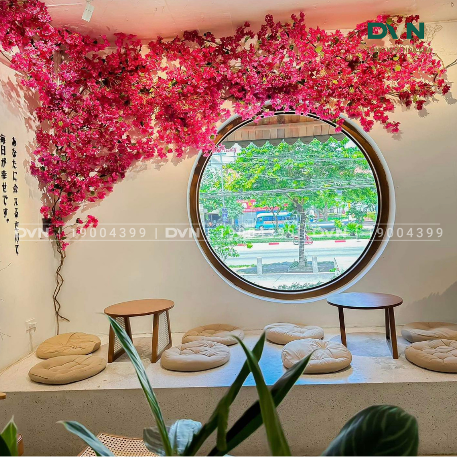 Gợi ý các ý tưởng trang trí quán cafe từ hoa nhân tạo độc đáo