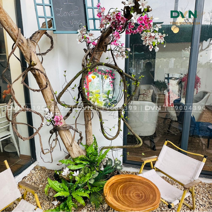 Gợi ý các ý tưởng trang trí quán cafe từ hoa nhân tạo độc đáo