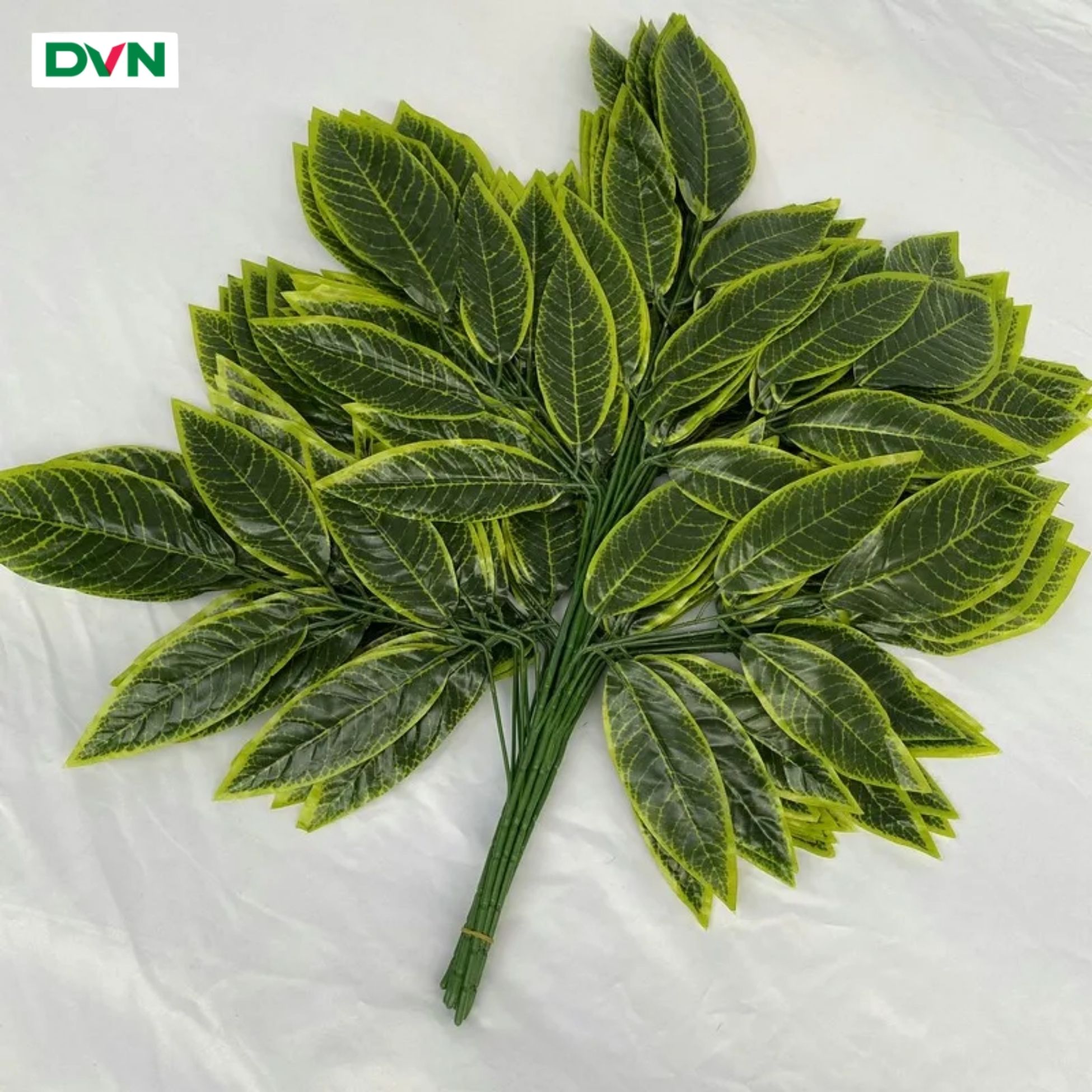 Lá giả trang trí